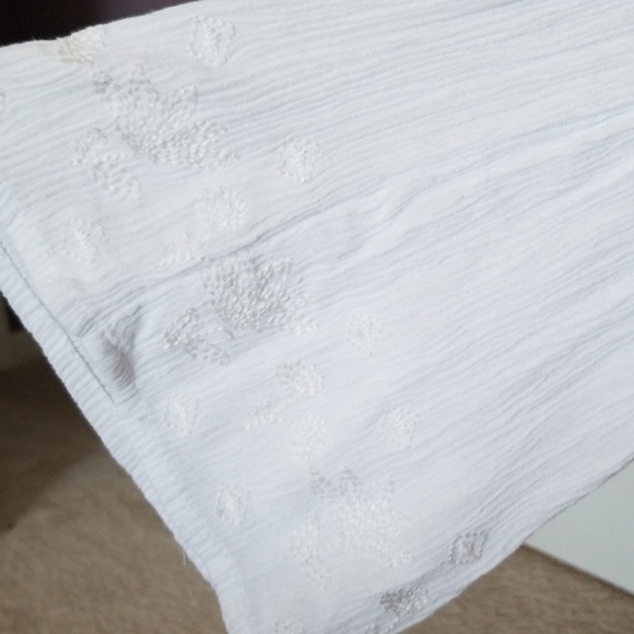 Embroidered blouse - Picture 2 of 4